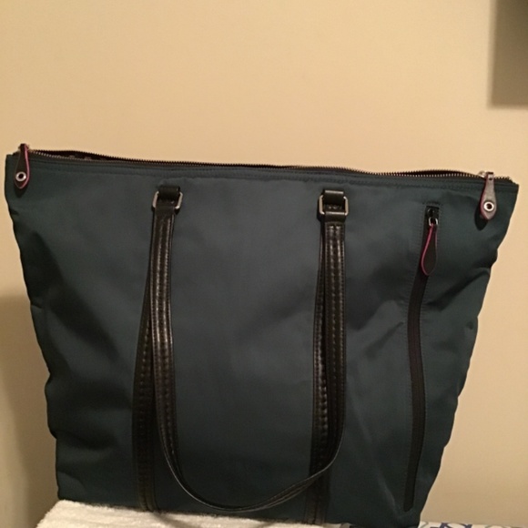 🔥 est offers, Vera Bradley, 19X14, nylon, NWT, See pictures, travel tote - Picture 5 of 6